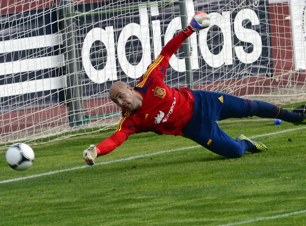 Jose Reina pictured training with Spain 