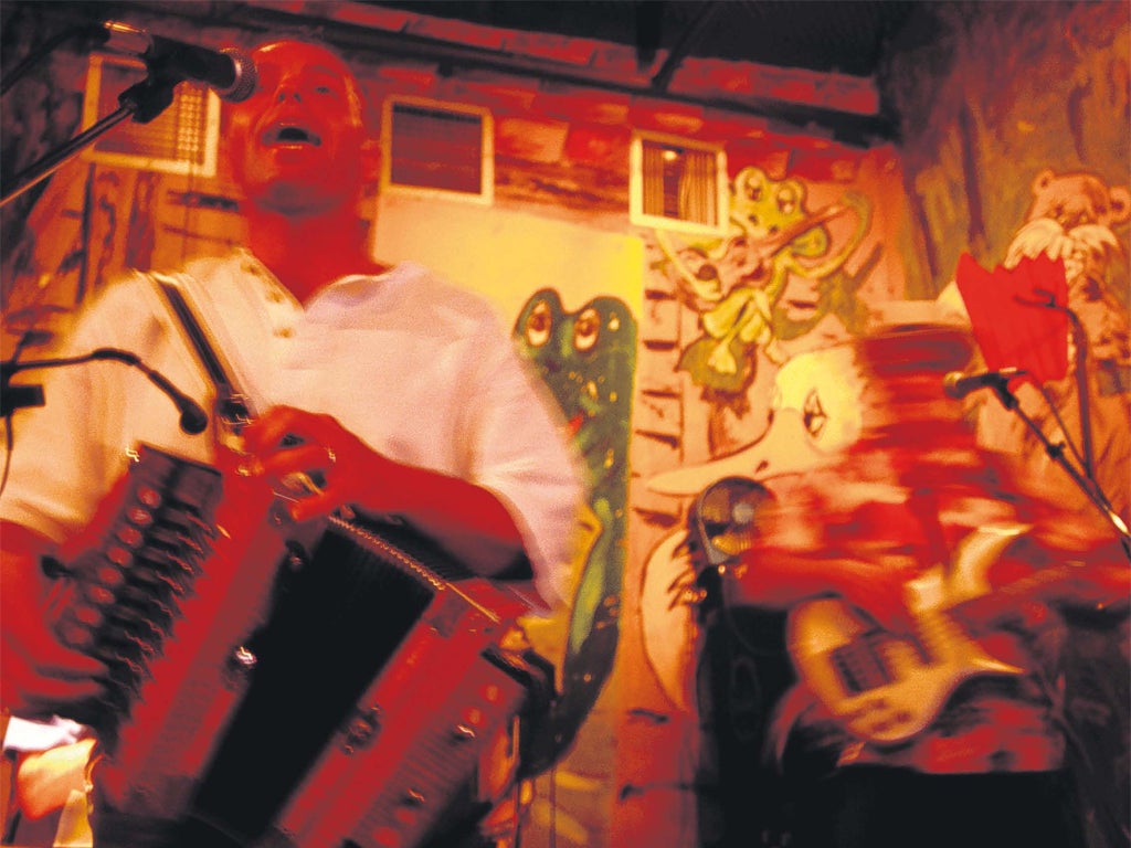 Squeeze play: Cajun musicians bring the house down