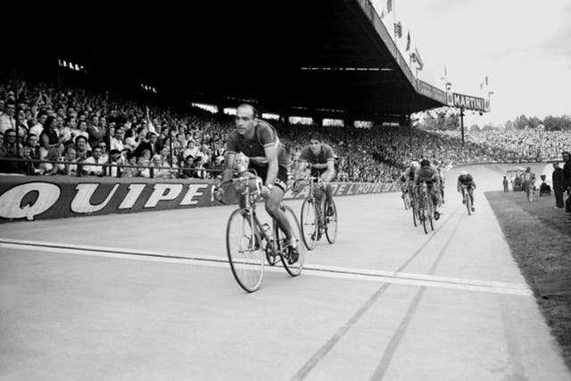Magni wins the 22nd and final stage of the 1953 Tour de France at Parc des Princes in Paris; he finished 15th overall  