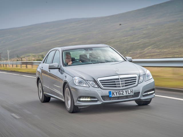 The E 300 BlueTEC Hybrid’s drivetrain is enormously impressive, with the combined power, and in particular torque, of the diesel engine and electric motor providing very strong acceleration indeed