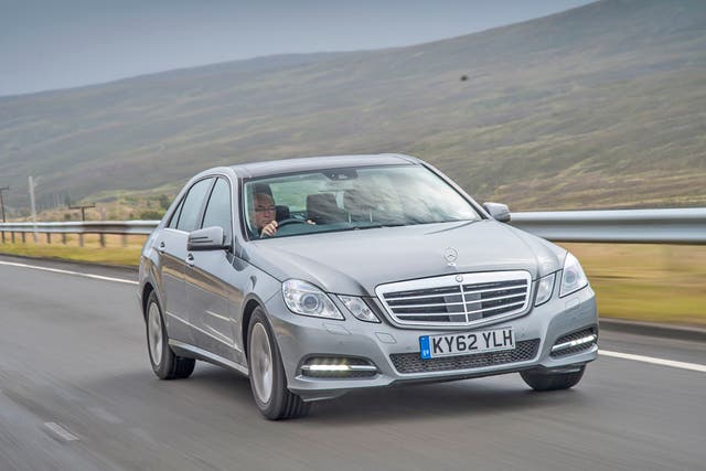 The E 300 BlueTEC Hybrid’s drivetrain is enormously impressive, with the combined power, and in particular torque, of the diesel engine and electric motor providing very strong acceleration indeed