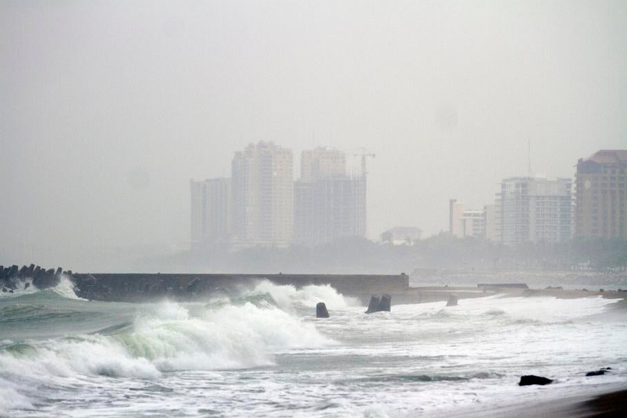 Big waves caused by hurricane Sandy along the south coast of Santo Domingo