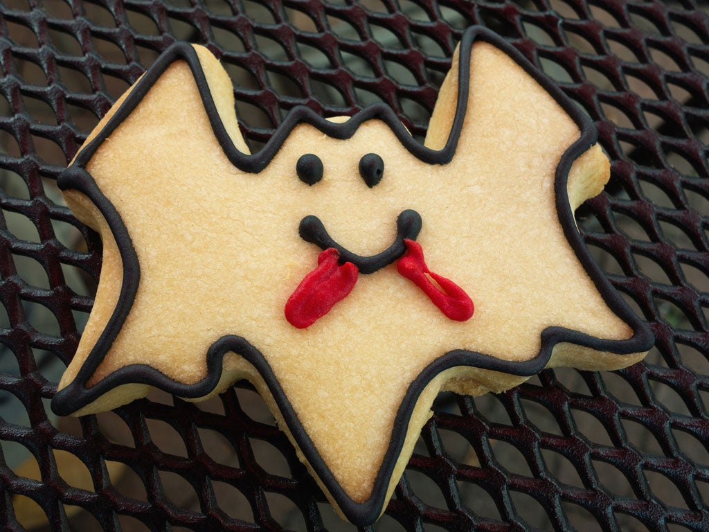 Make spooky cookies for your Halloween party
