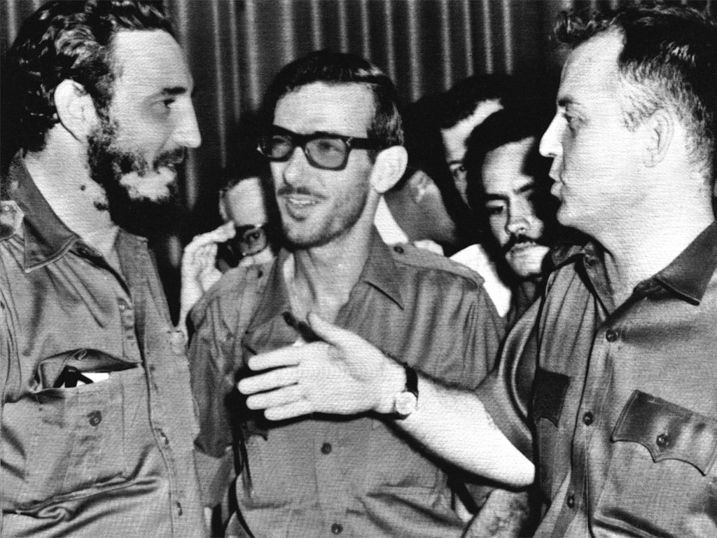 Cuban leader Fidel Castro confers with Gutiérrez-Menoyo, centre, and William Morgan in 1959