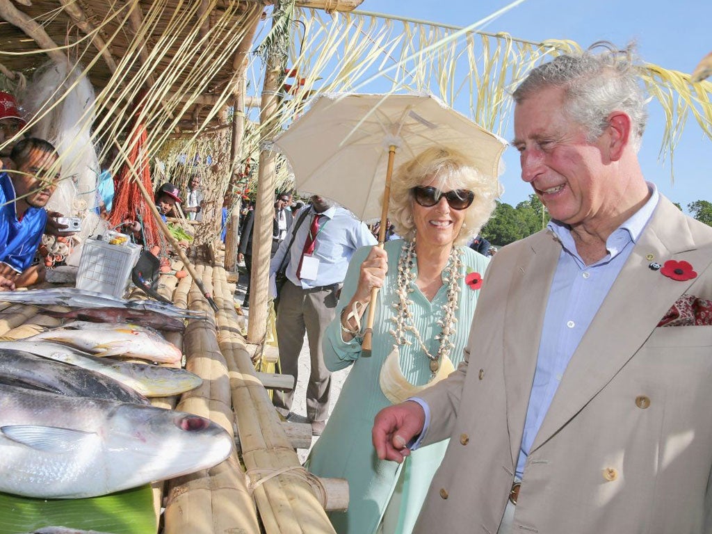 Prince Charles: “Mi bringem bikpela tok hamamas biltong Mejesti Kwin bilong Papua Niugini” Translation: “Hello from mummy”