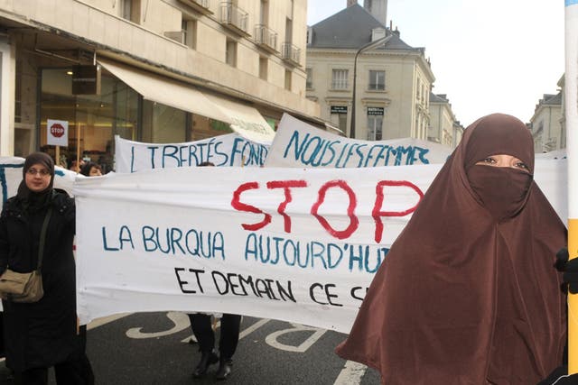A woman wearing a 'Niqab' veil participates in a protest on February 6, 2010 in Tours, central France, after a panel of French lawmakers recommended a ban on the face-covering veil in all schools, hospitals, public transport and government offices.