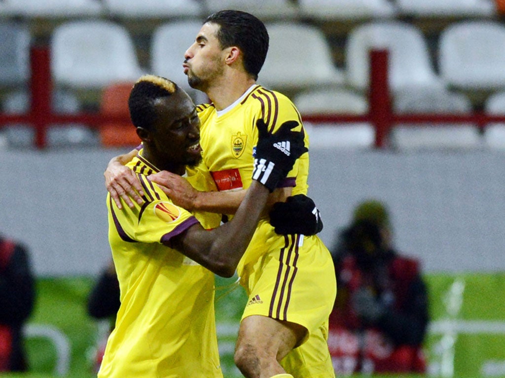 Anzhi Makhachkala's player Lacina Traore (left) celebrates with Mbark Boussoufa after scoring against Liverpool