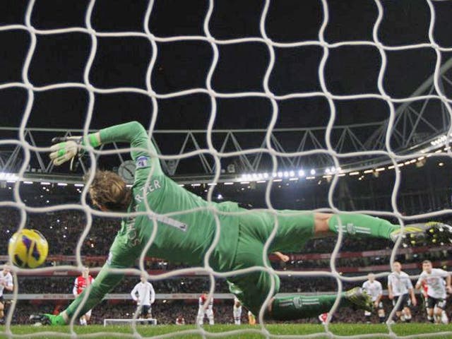 Fulham's Australian goalkeeper Mark Schwarzer saves the penalty taken by Arsenal's Spanish player Mikel Arteta 