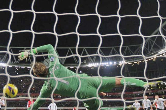 Fulham's Australian goalkeeper Mark Schwarzer saves the penalty taken by Arsenal's Spanish player Mikel Arteta 
