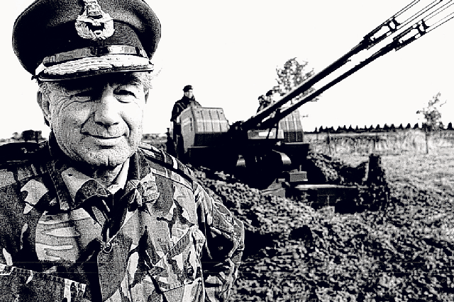 Hunt with a Falklands gun in 1988; he had been made a freeman of Port Stanley in 1985