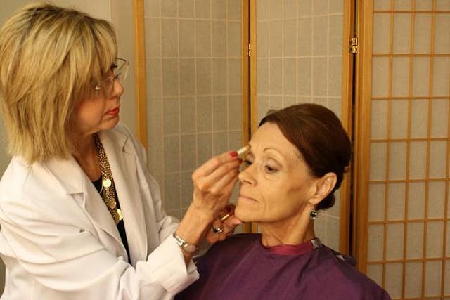 CANCER BEAUTY: Marianne Kelly, founder of the Image Recovery Center, a beauty salon at John's Hopkins Hospital in Baltimore, Maryland, draws an eyebrow on Margaret Fisher's face. Many hospitals offer beauty salon services that boost patients self-esteem.