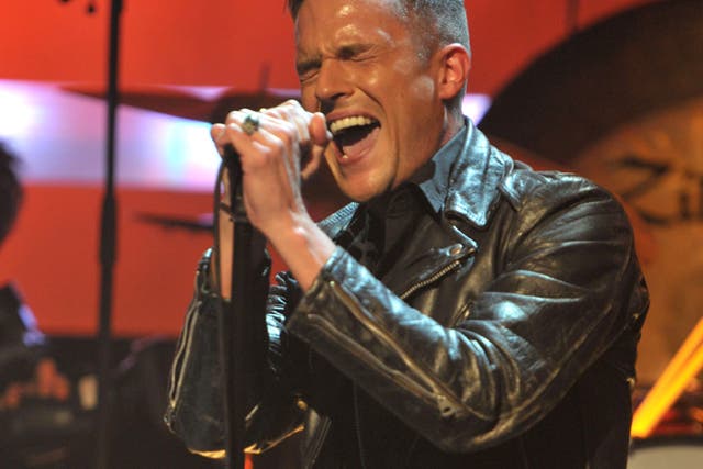 Sore-ing vocals? Brandon Flowers of The Killers loses voice on stage