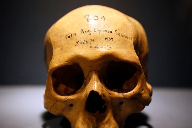 The Wellcome Collection in London, which specialises in art related to medicine and science, is staging a new exhibition called "Death: A Self-Portrait" comprising around 300 artefacts belonging to American Richard Harris dealing with the subject of death.