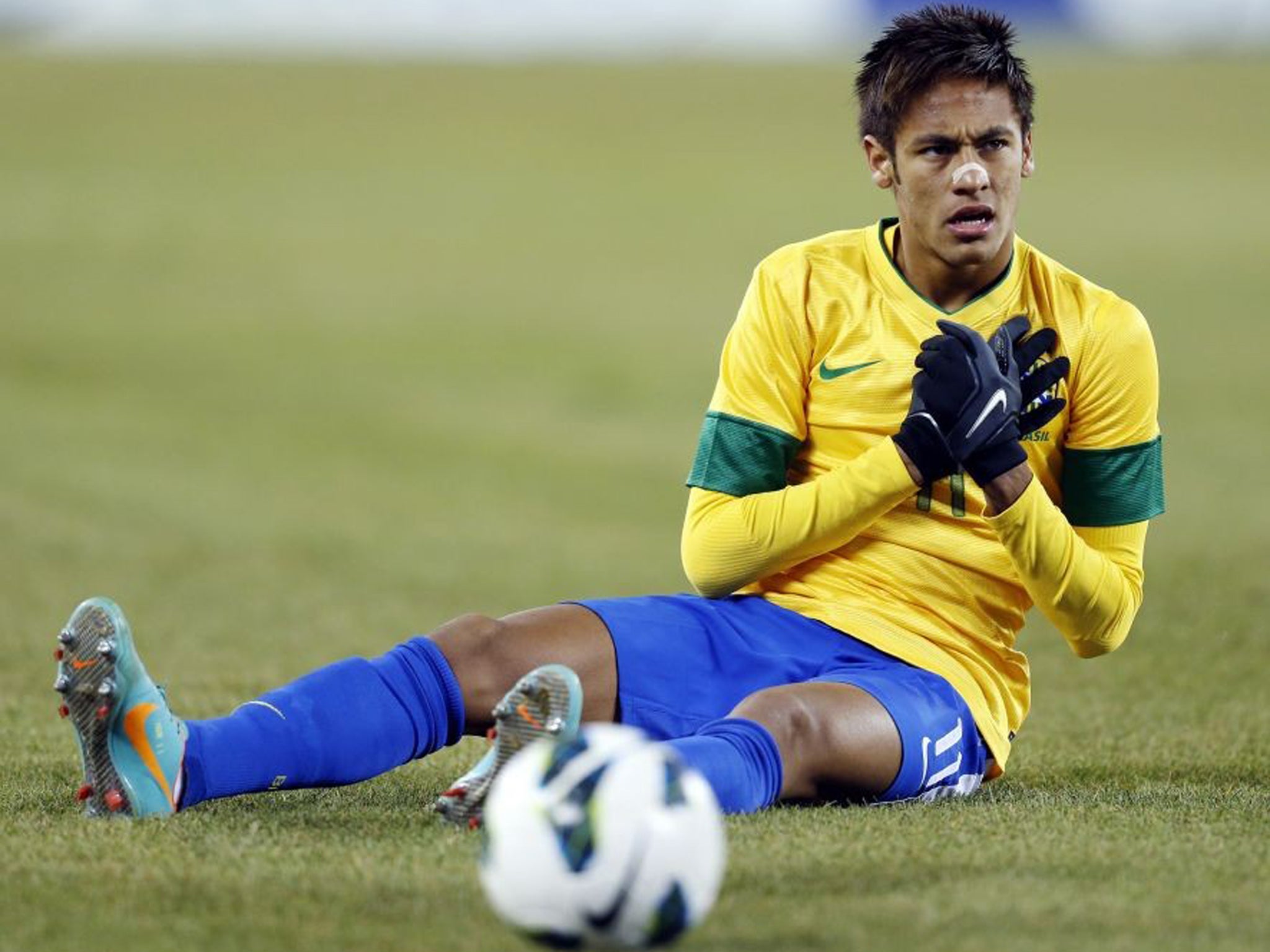 Neymar blamed an “unstable” pitch after the Brazilian missed a penalty against Colombia