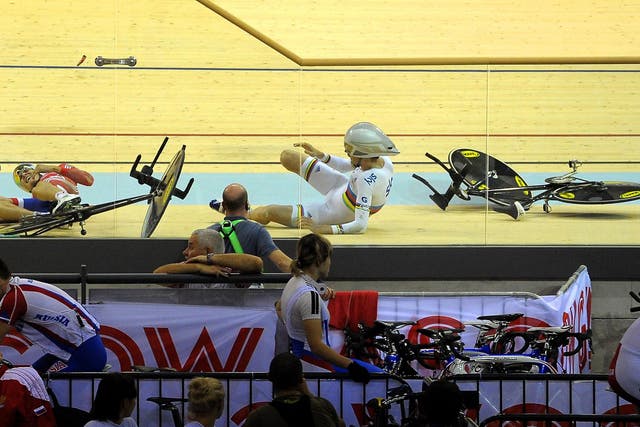 Great Britain's men crashed out of team pursuit qualifying in the opening event of the Track World Cup in Glasgow.