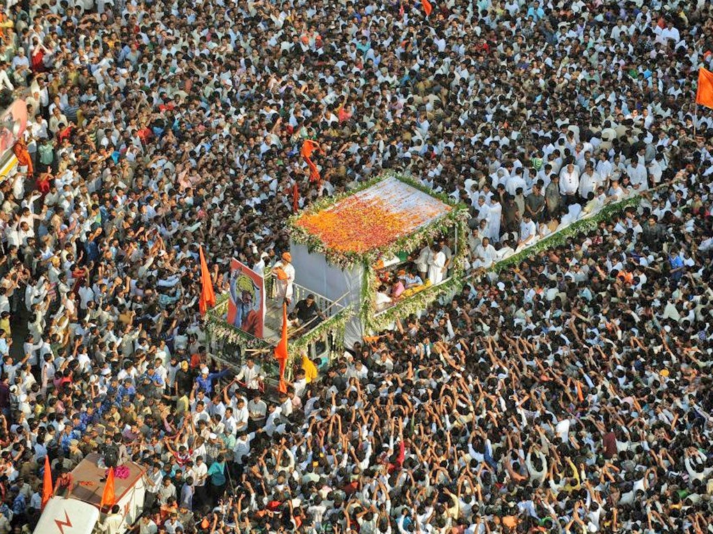Hundreds of thousands of grieving supporters thronged the streets of Mumbai yesterday for the funeral of Bal Thackeray, a Hindu extremist leader