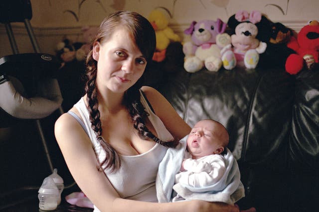 Lisa, 22, and baby Finlay born in the UK