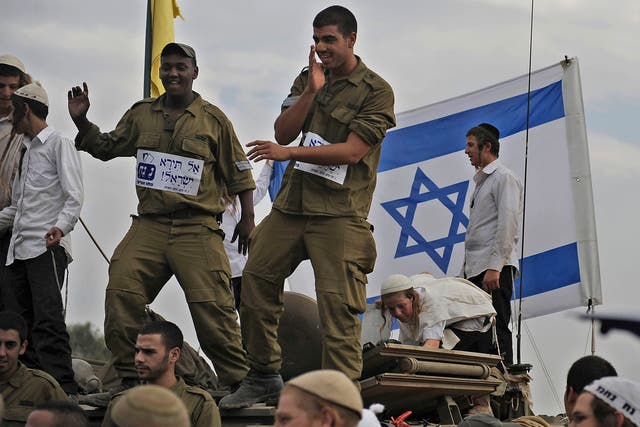 Israeli soldiers in cheerful mood before leaving a deployment area near the Gaza Strip