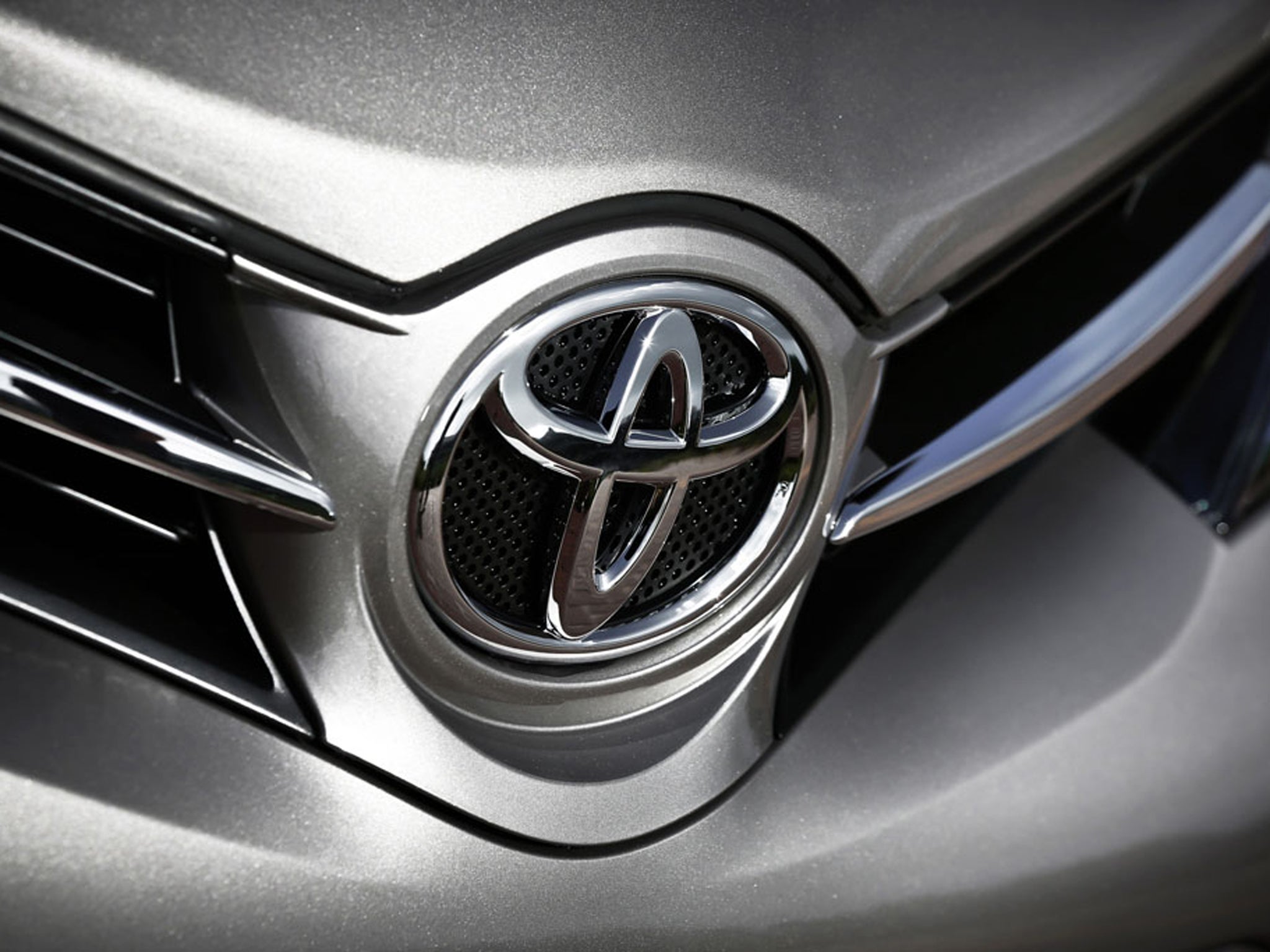 Japan's Toyota has agreed to pay more than $1bn to settle a US class-action suit involving claims of acceleration problems with its cars
