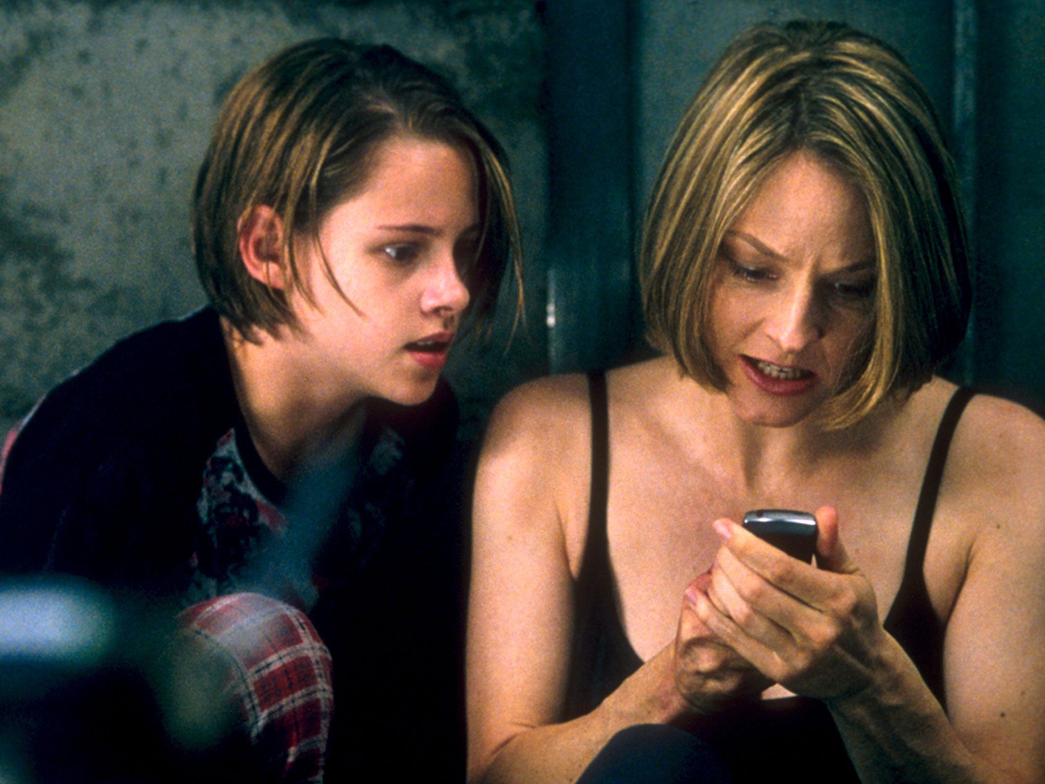 Jodie Foster and Kristen Stewart played a mother and daughter in the 2002 thriller ‘Panic Room’ (Local Library)