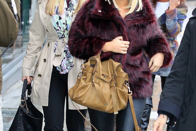 Sam and Billie Faiers outside the Old Bailey today