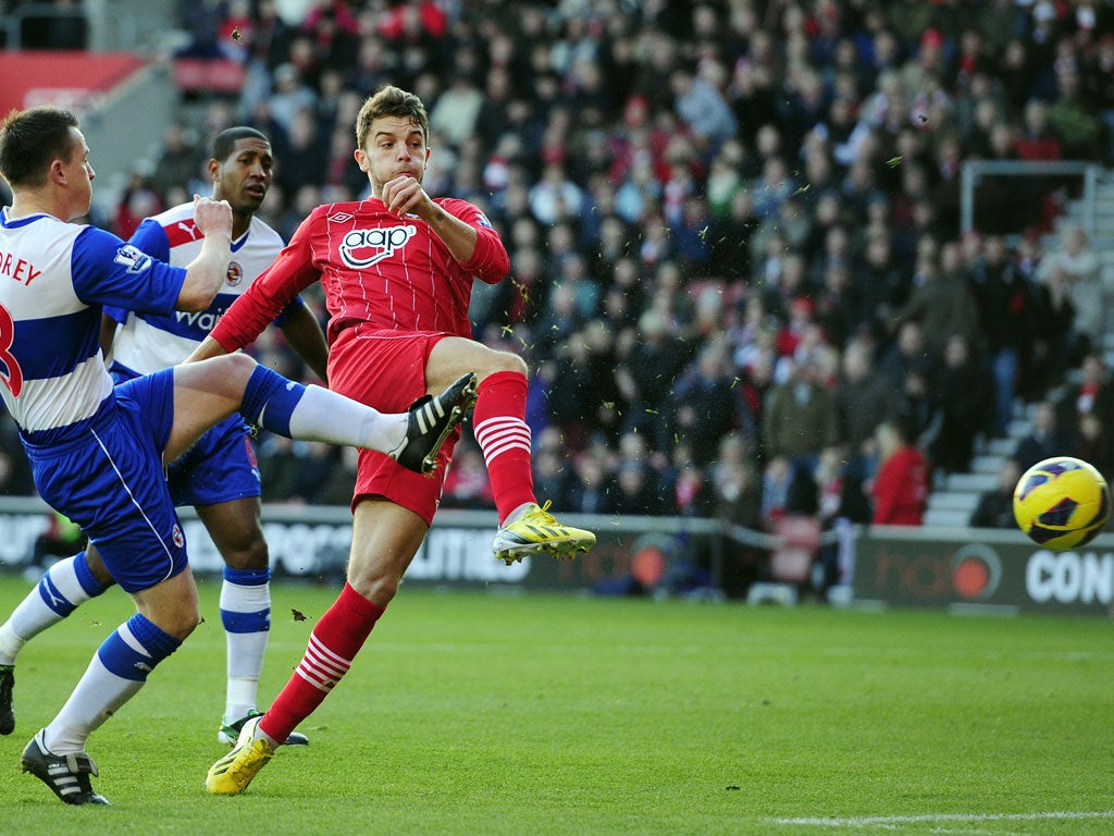 Southampton's English striker Jay Rodriguez (R) shoots past Reading's English defender Nicky Shorey (L)