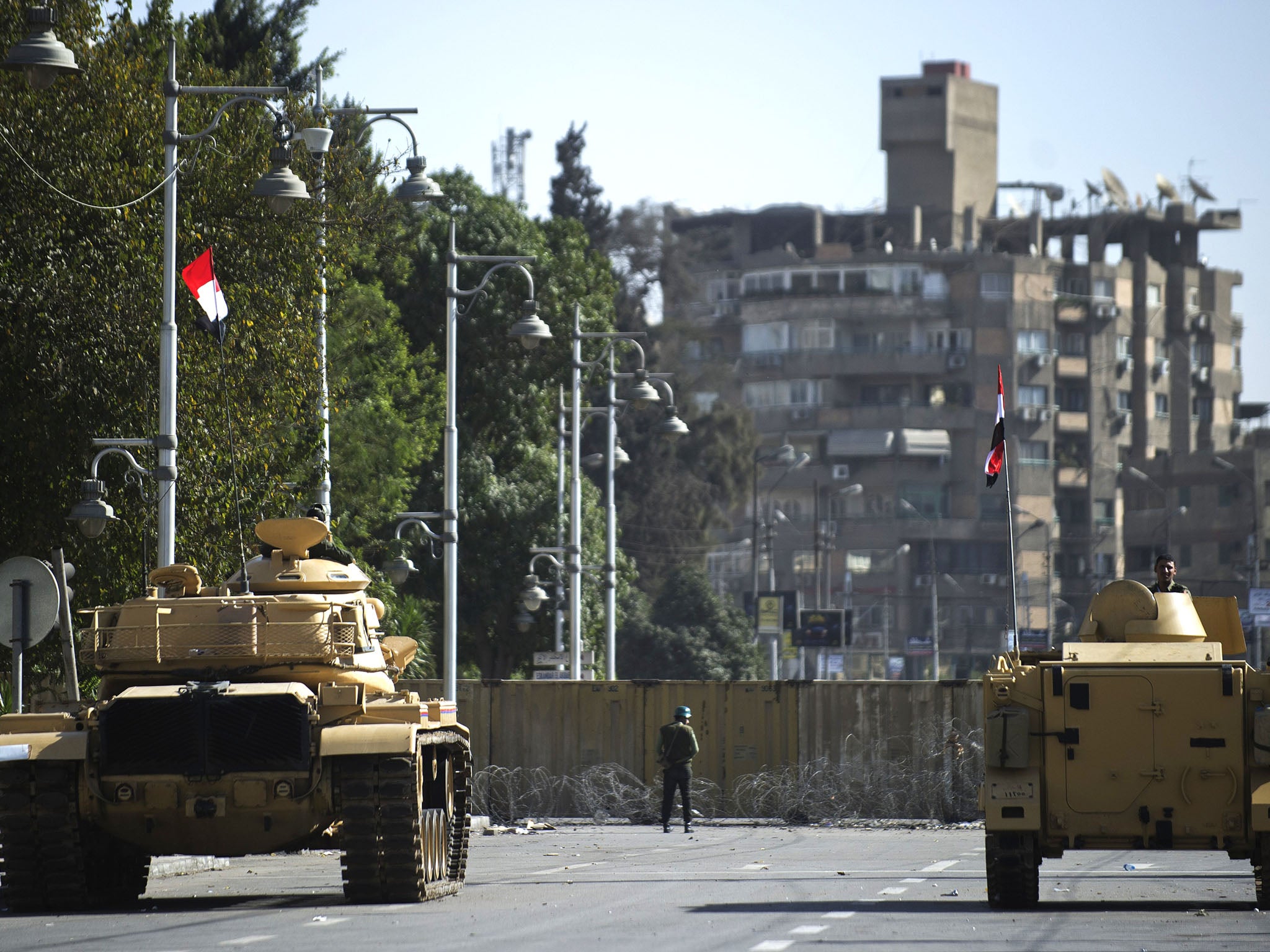 Tanks outside the presidential palace in Egypt