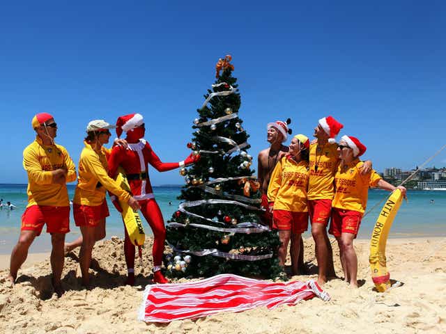 Bonzer tree: Sydney lifeguards celebrate Christmas on Bondi Beach