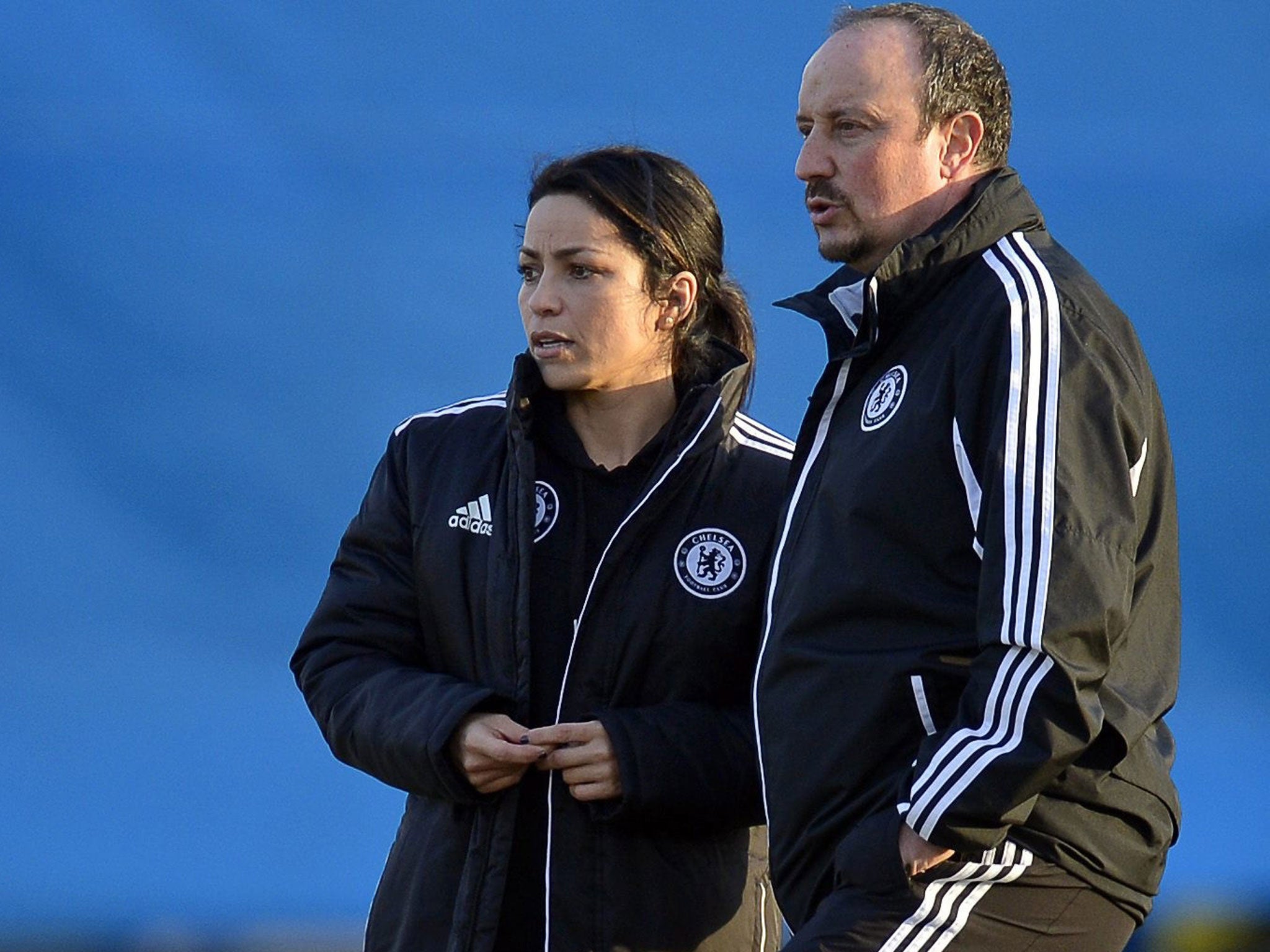 Rafa Benitez, who watched training with club doctor Eva Carneiro, must decide who will play in today’s final