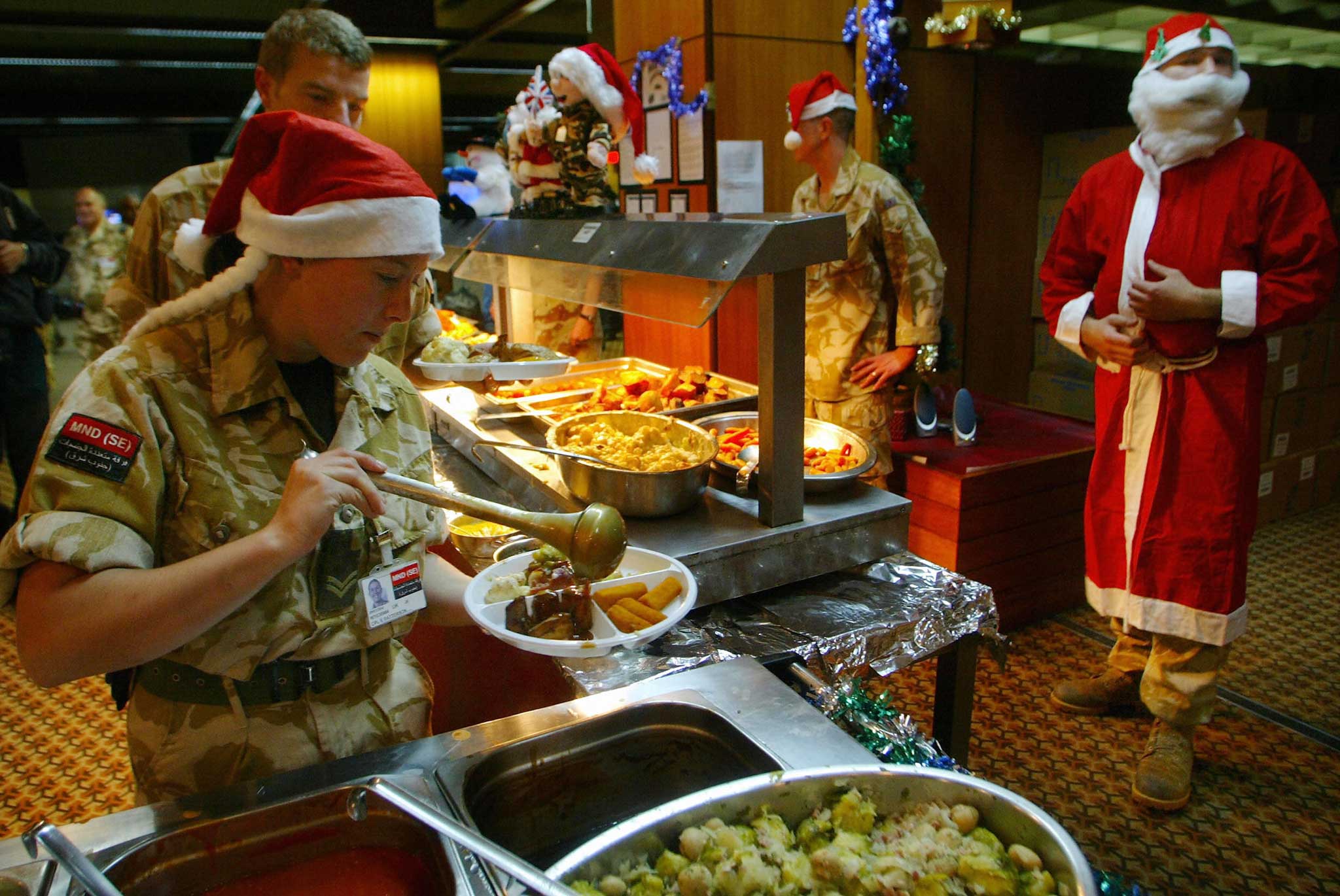 British army soldiers help themselves to Christmas lunch in Basra