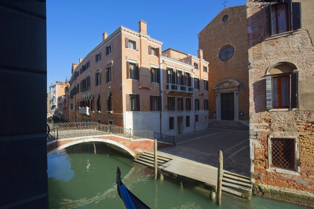 <p><strong>Winter palace</strong></p>
<p>On Friday, the Hotel Ai Reali opens close to the Rialto Bridge and St
 Mark's Square in Venice. The palatial property is resplendent with 
crystal chandeliers, frescoed ceilings, canopied beds, marble staircases
 and richly patterned wallpapers (<a href="www.hotelaireali.com" target="_blank">hotelaireali.com</a>).</p>