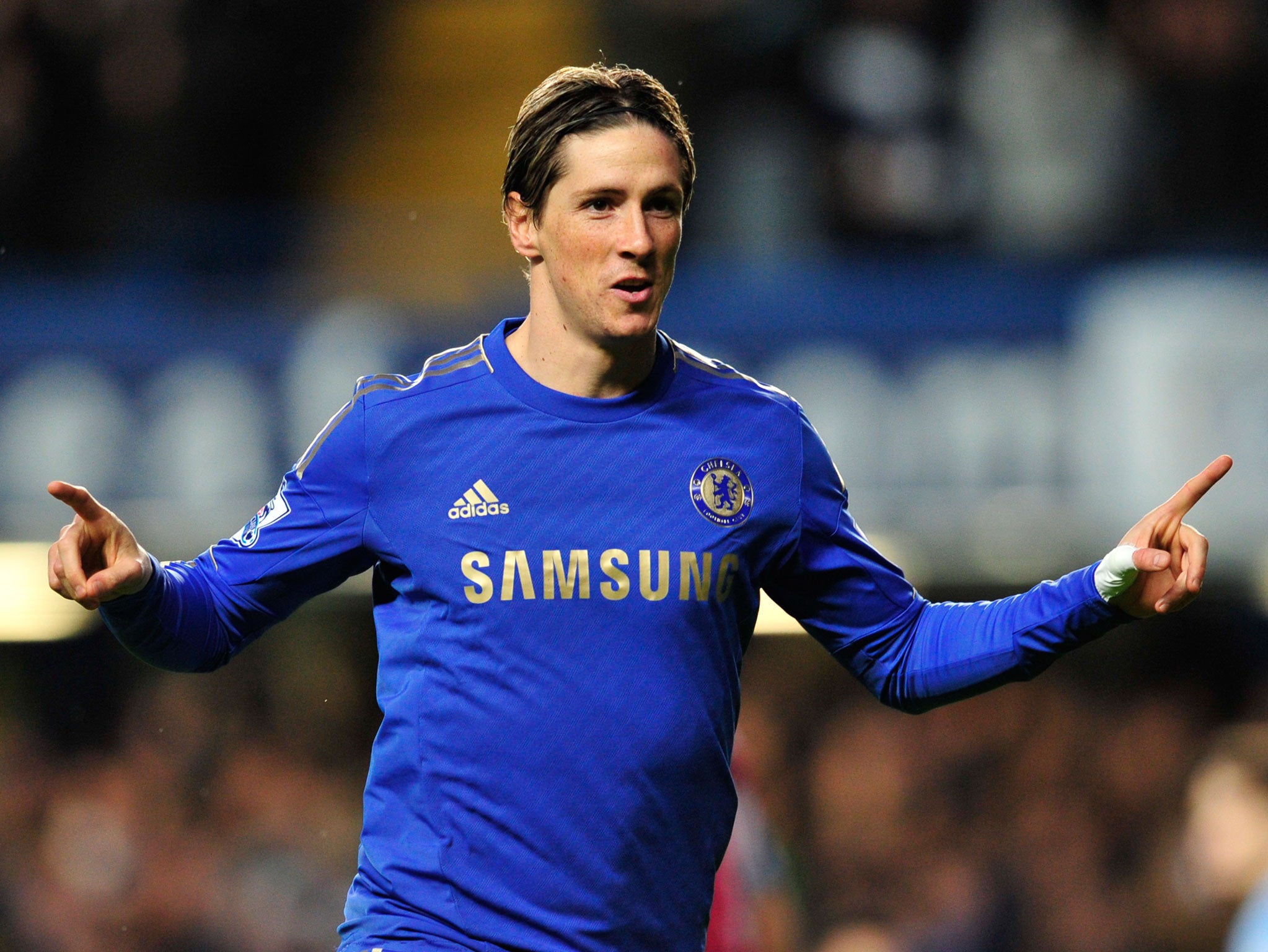 Chelsea's Spanish striker Fernando Torres celebrates scoring the opening goal