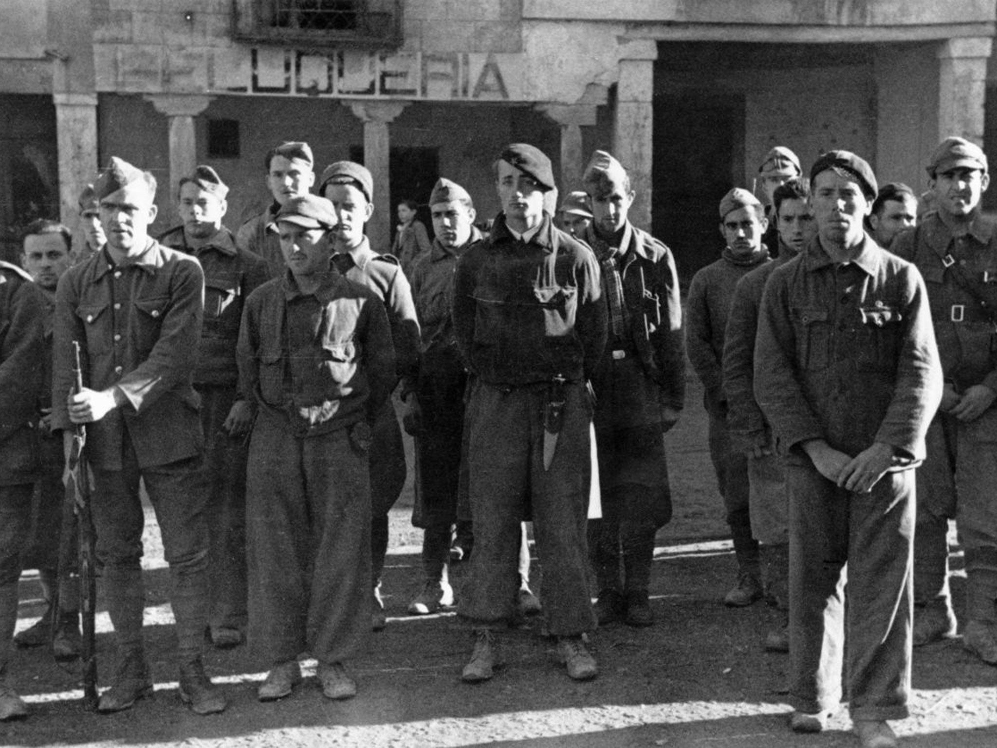 Men of the British Battalion of the XV International Brigade in Spain, 1937 (Getty)