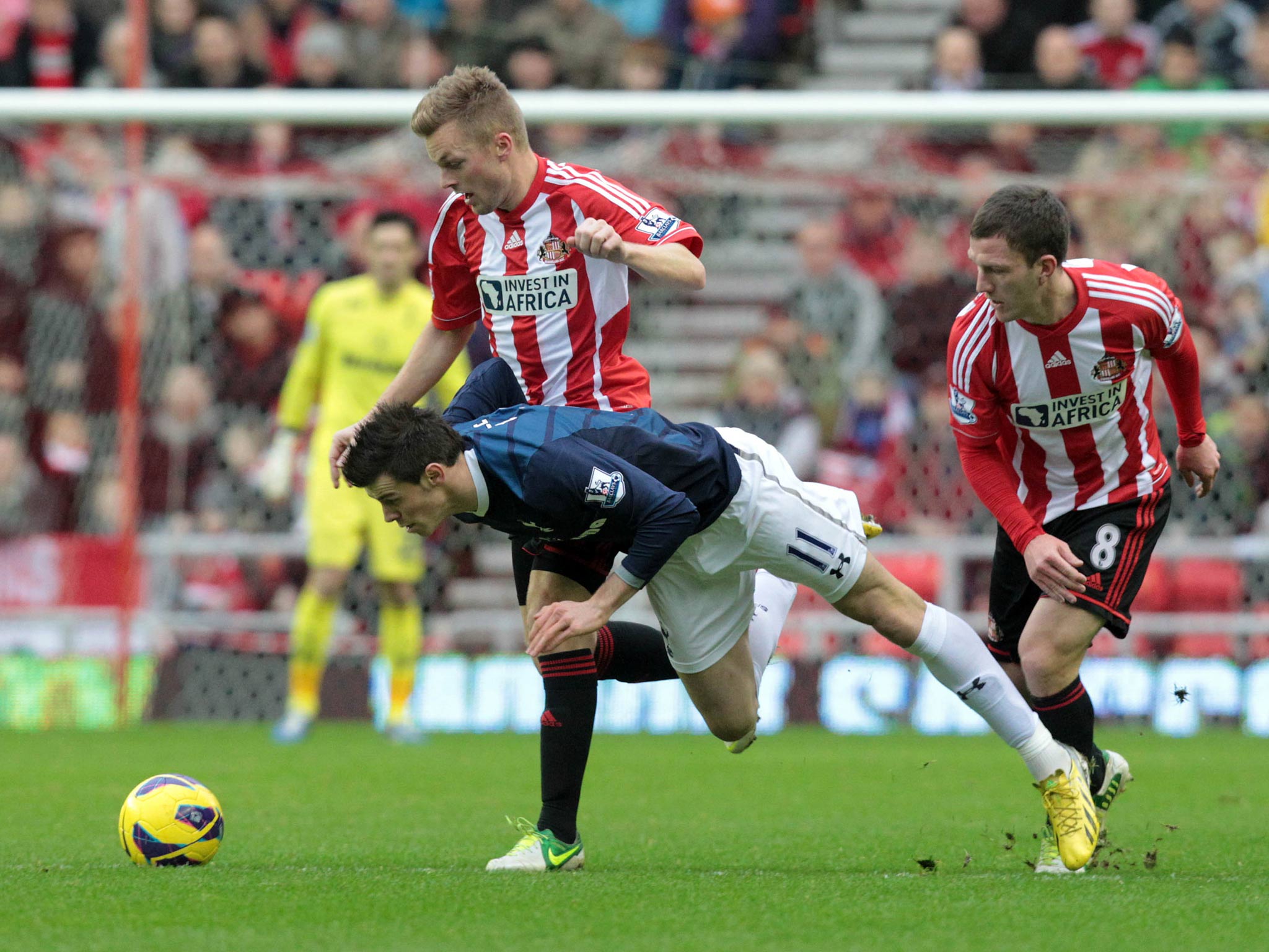 Gareth Bale takes a tumble against Sunderland