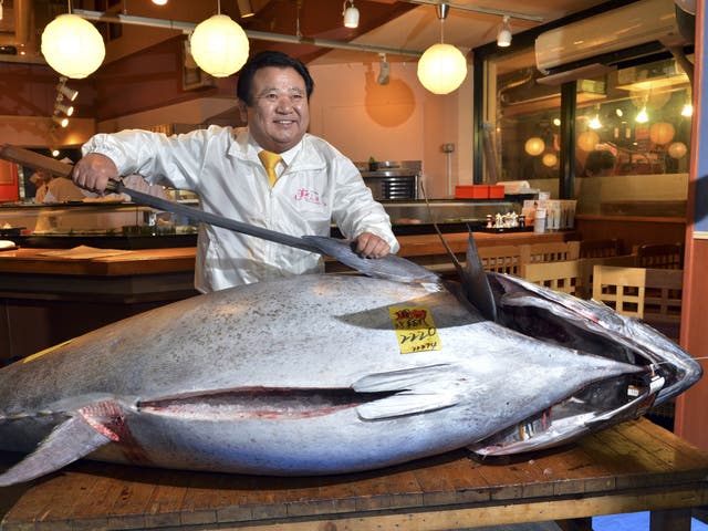 President of sushi restaurant chain Sushi-Zanmai, Kiyoshi Kimura, with his 222kg bluefin tuna