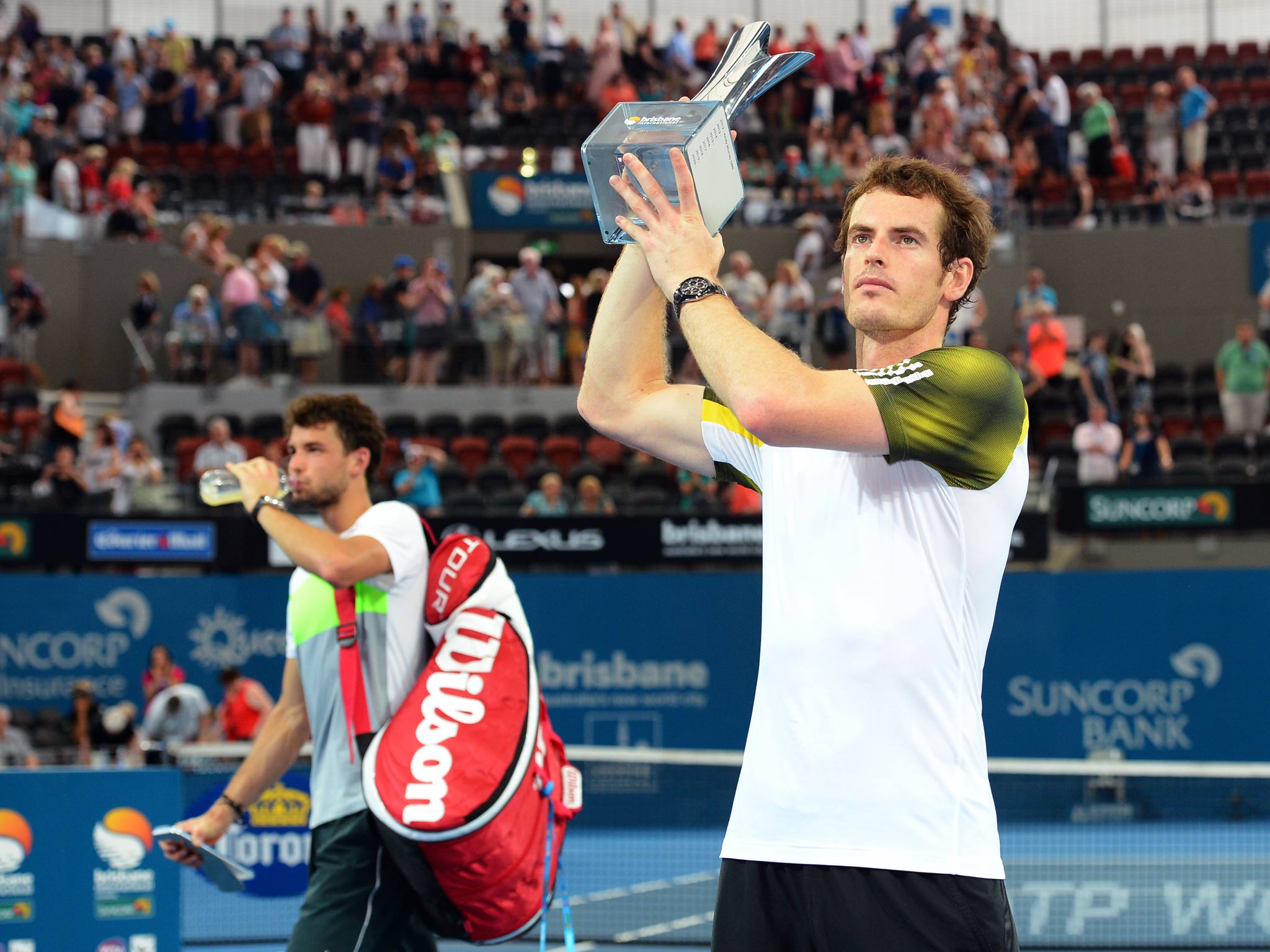 Andy Murray holds nerve to take Brisbane crown