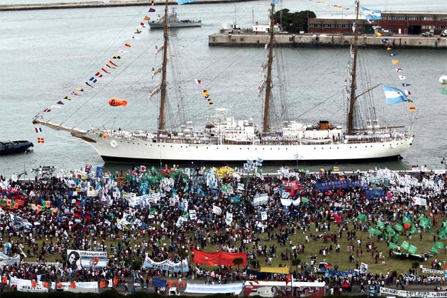 Hundreds of people attend the arrival of Argentina's frigate Libertad in Mar del Plata