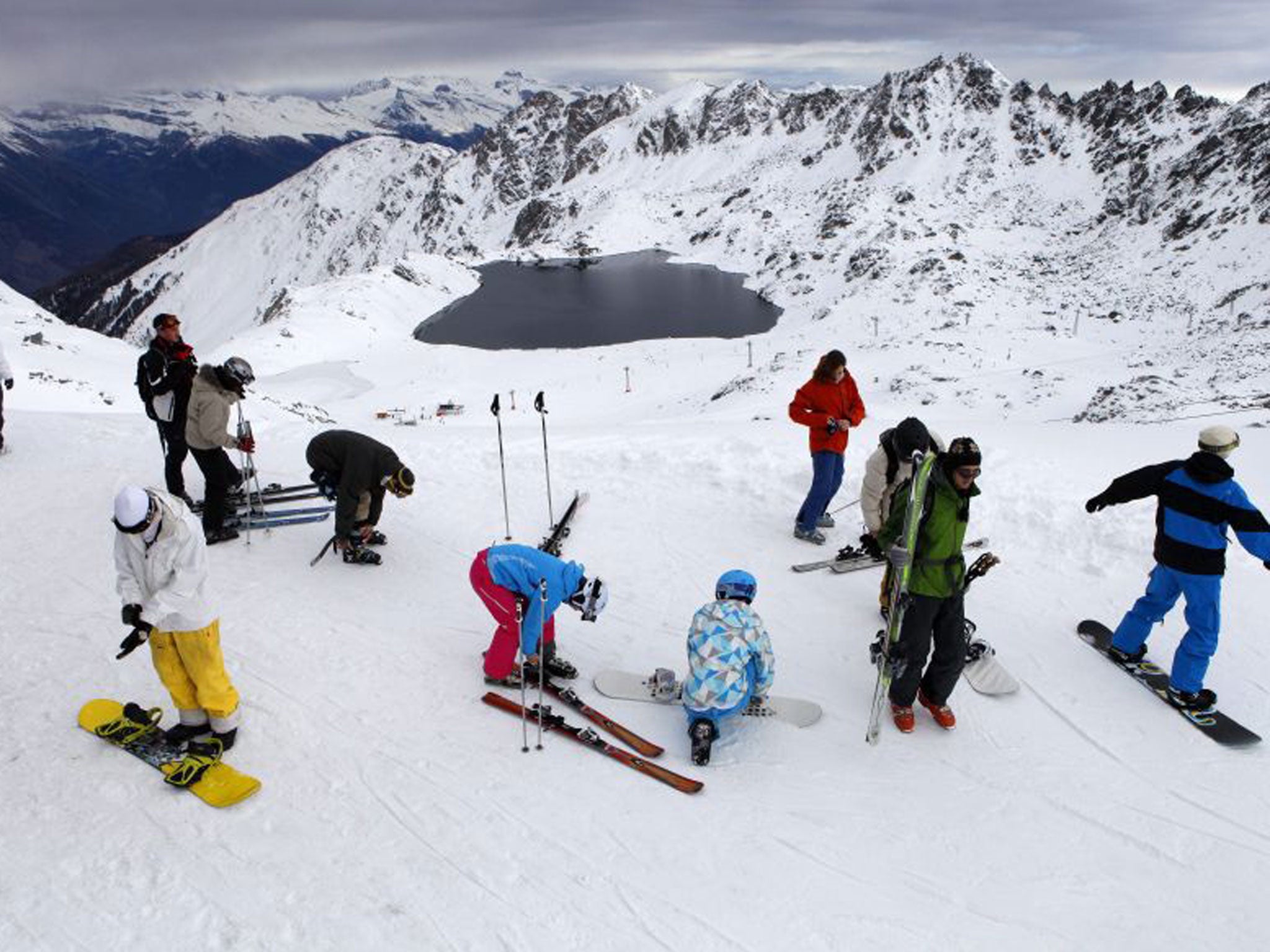 Skiers beside Lac des Vaux above Verbier