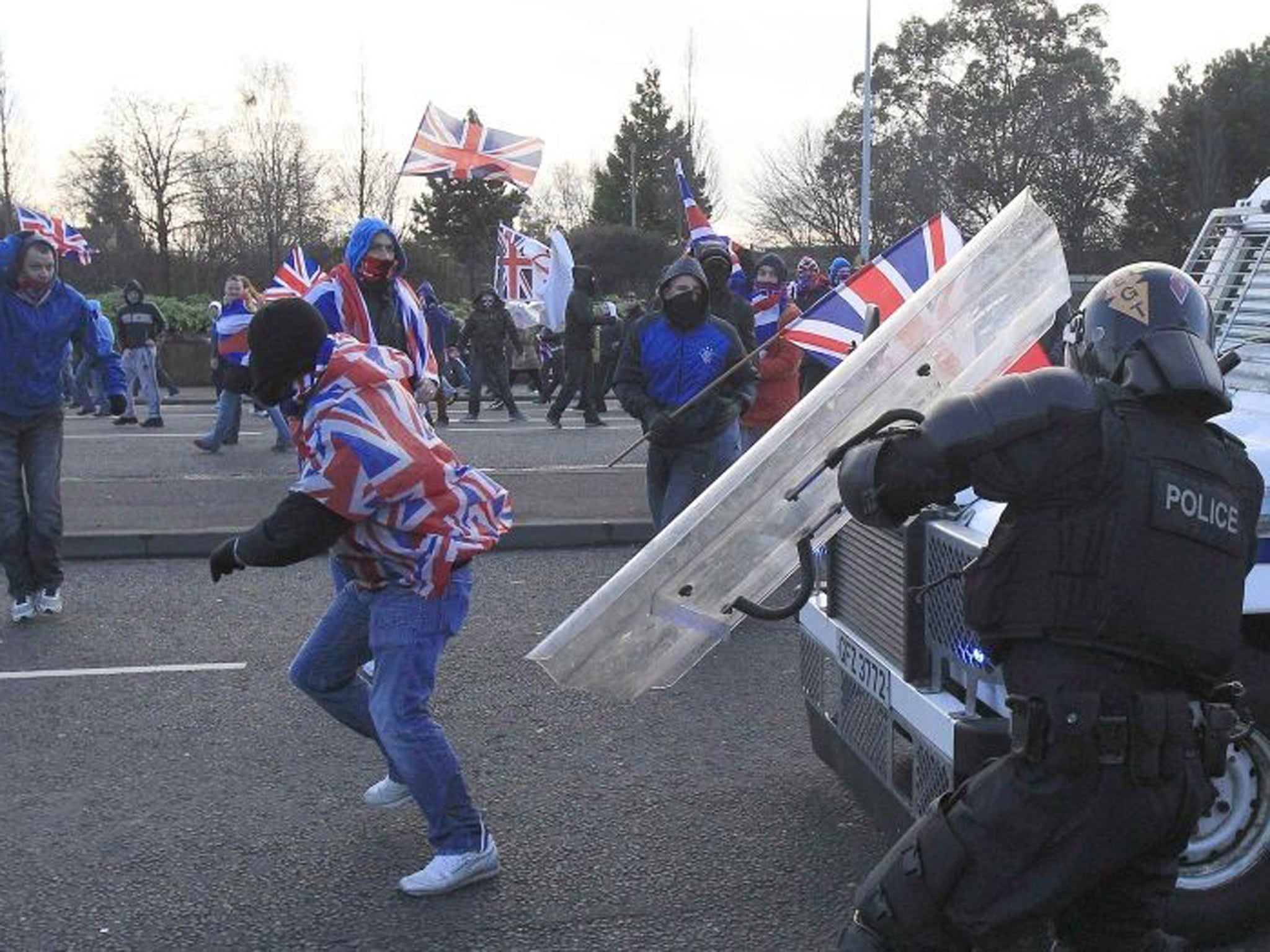 Protesters clash with police in Belfast