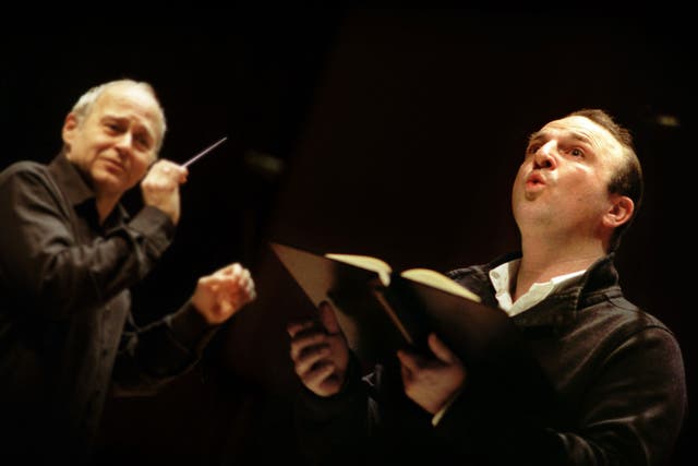 Tenor Andrew Kennedy in rehearsal with conductor Adam Fischer 