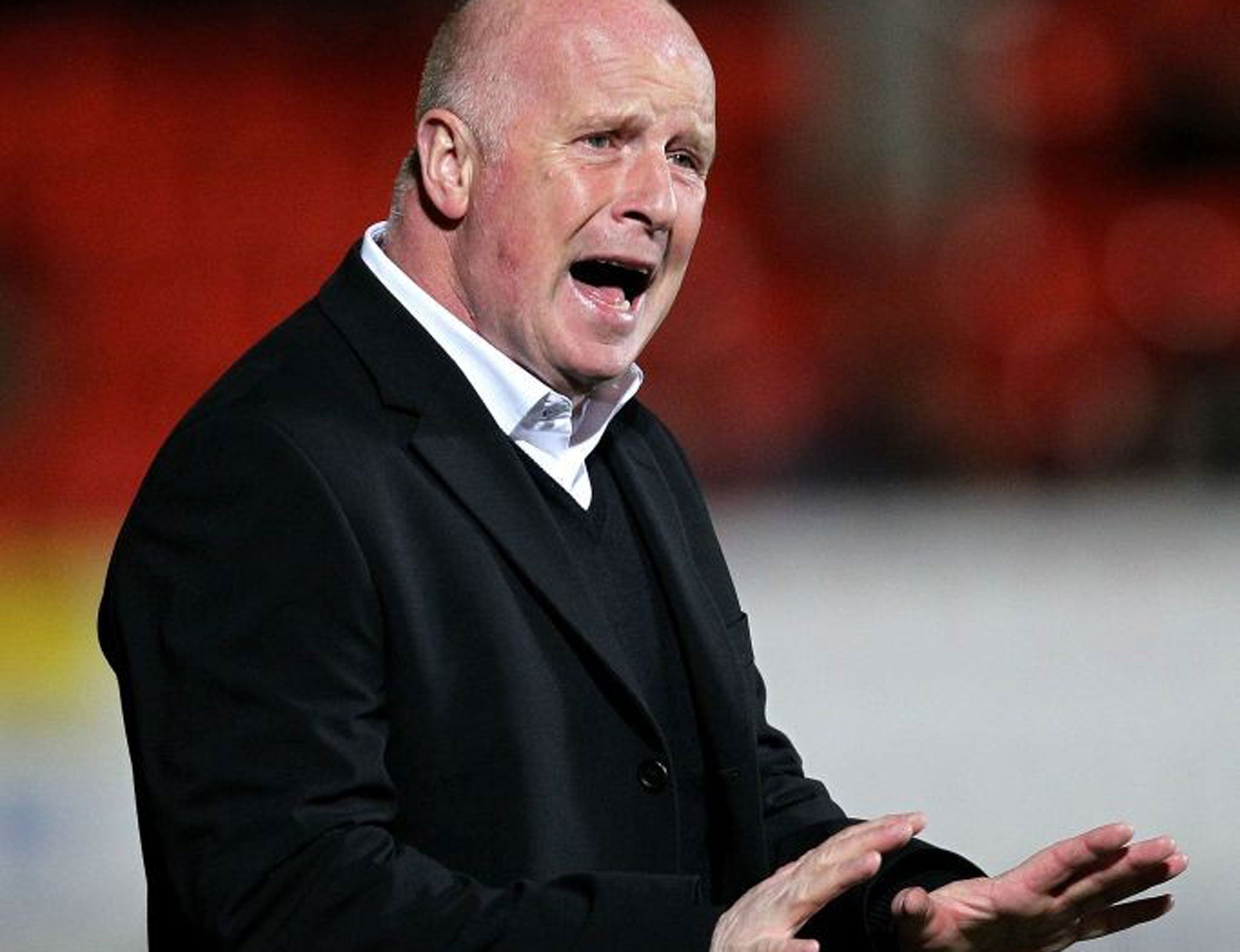 Dundee United manager Peter Houston is in talks with Blackpool