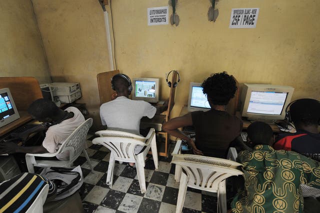 Young people in the Ivory Coast surf the internet