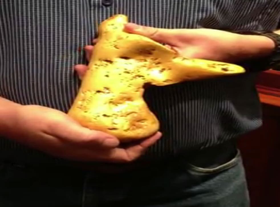 A 117 ounce golden nugget was found with a metal detector. Its estimated price is $300,000 ($315,000= £197,000)