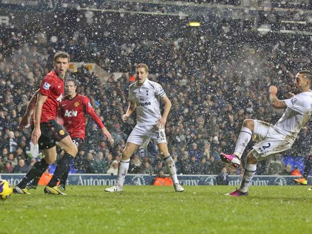 Clint Dempsey fires home Tottenham’s late equaliser