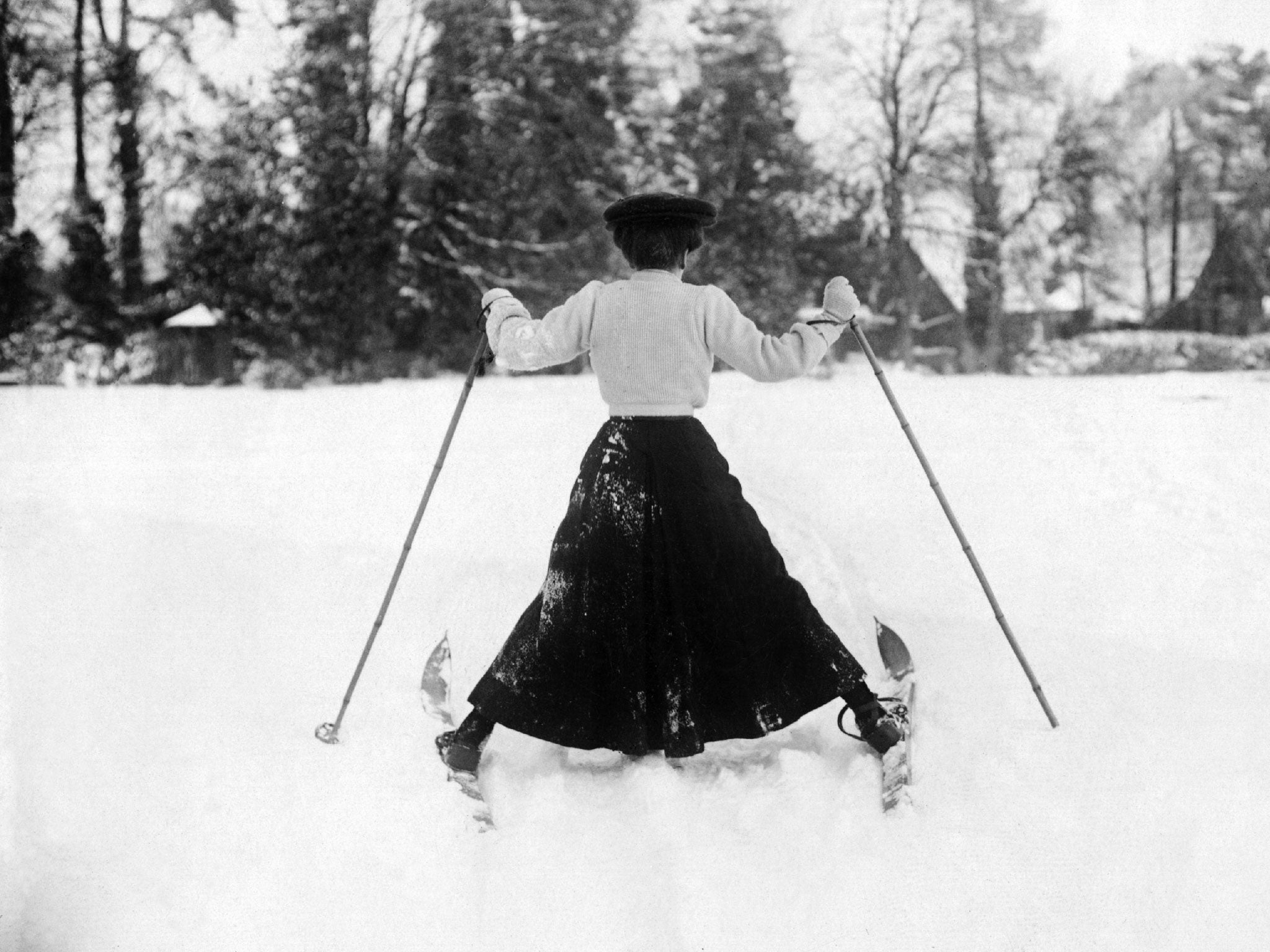 1st December 1908: A woman having a little difficulty controlling her skis in the snow at Northampton.
