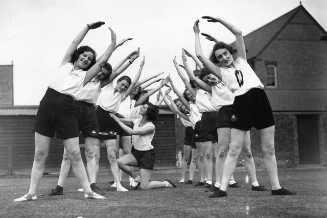 24th May 1933: Ruby Hillary, putting her health and beauty class through their slimming exercises at Bounds Green School, London.