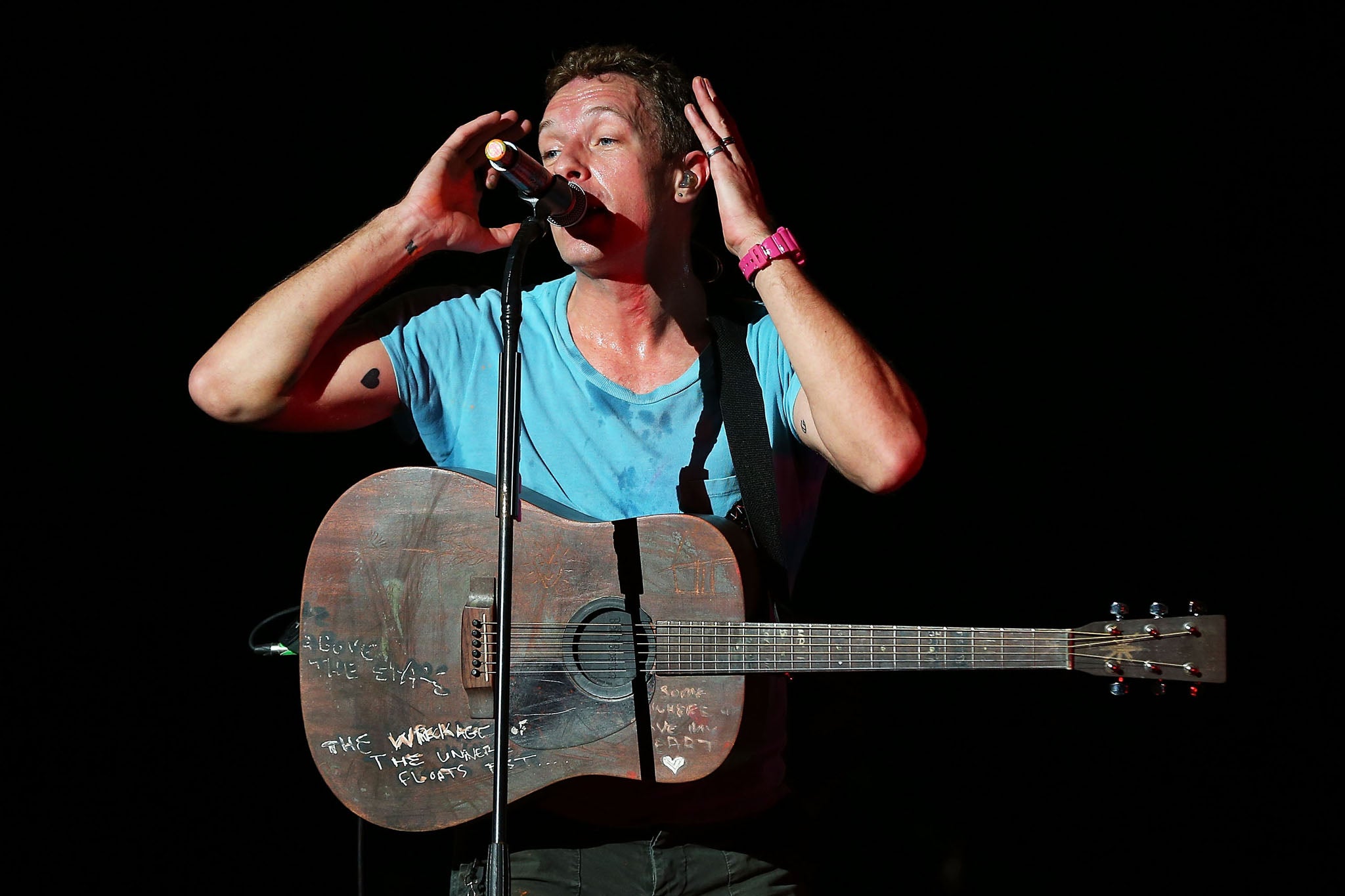 Coldplay's Chris Martin suffers from tinnitus