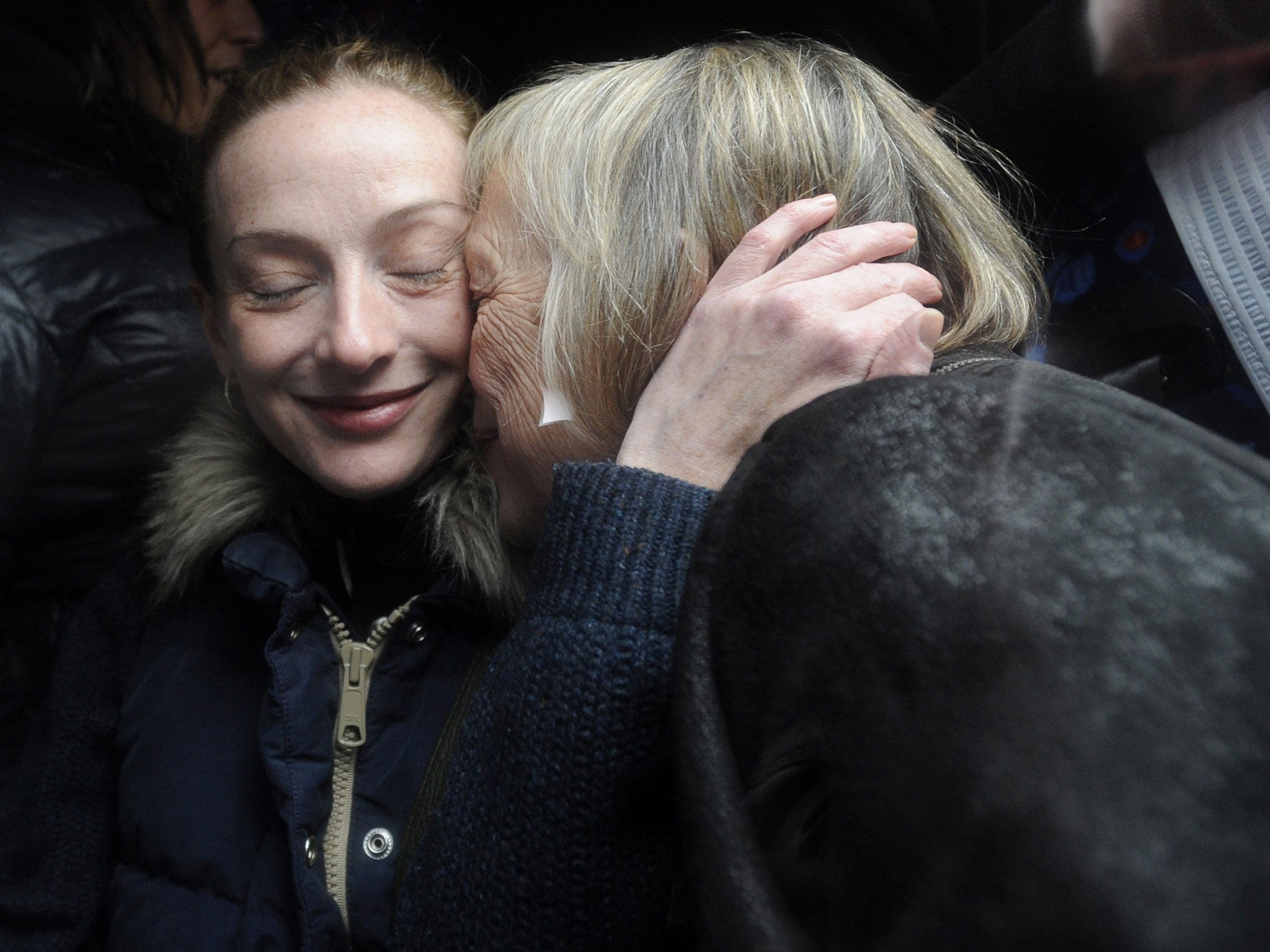 Florence Cassez embraces her mother Charlotte Cassez upon her arrival to Paris