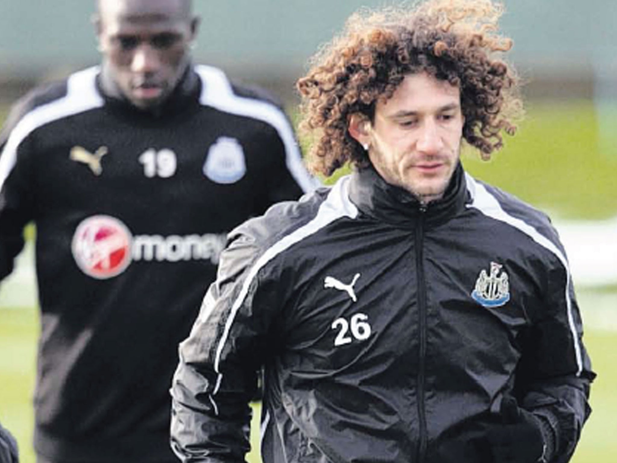 Newcastle’s Fabricio Coloccini (right) in training with Moussa
Sissoko