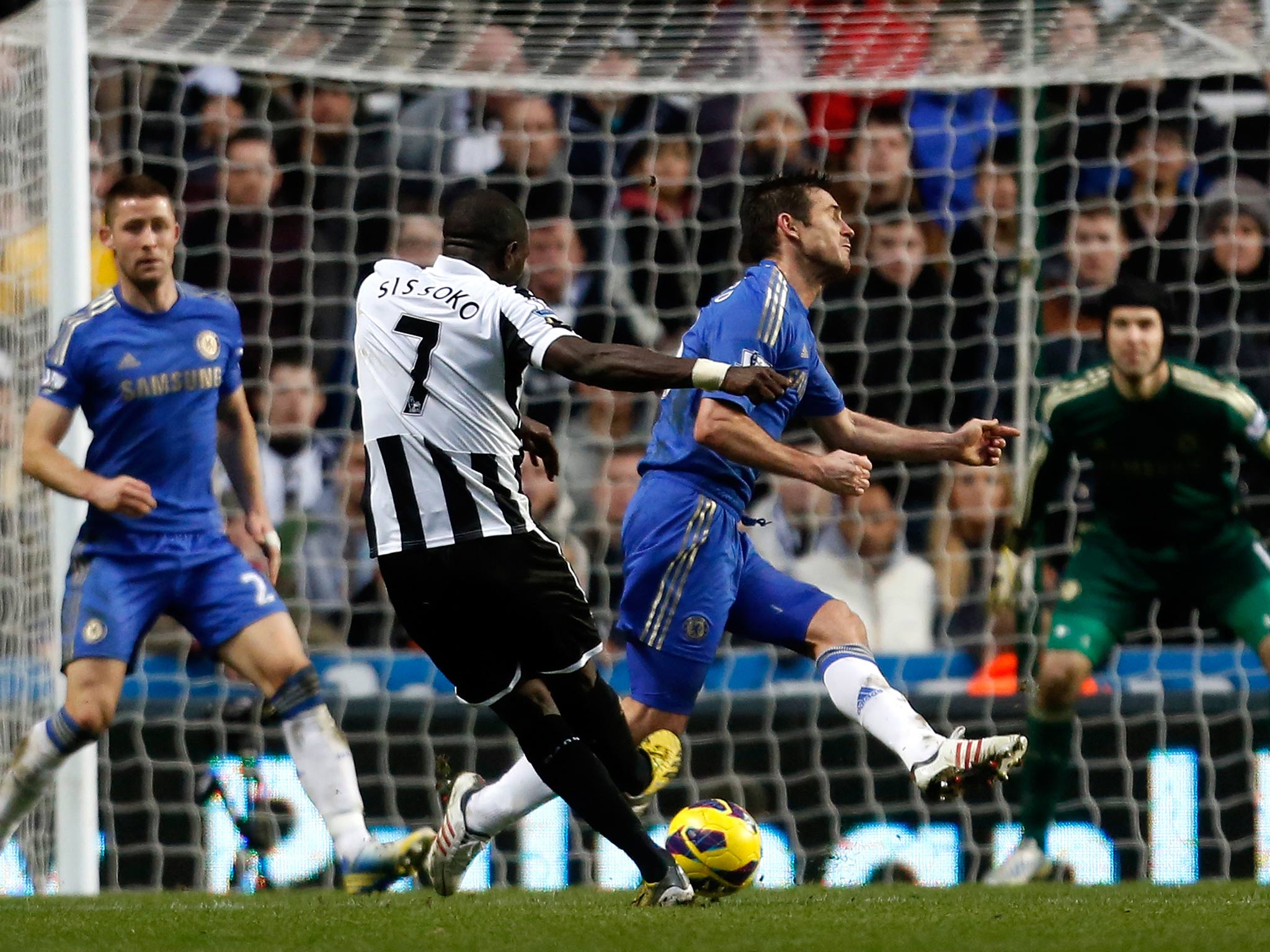 Moussa Sissoko scores the winner for Newcastle against Chelsea